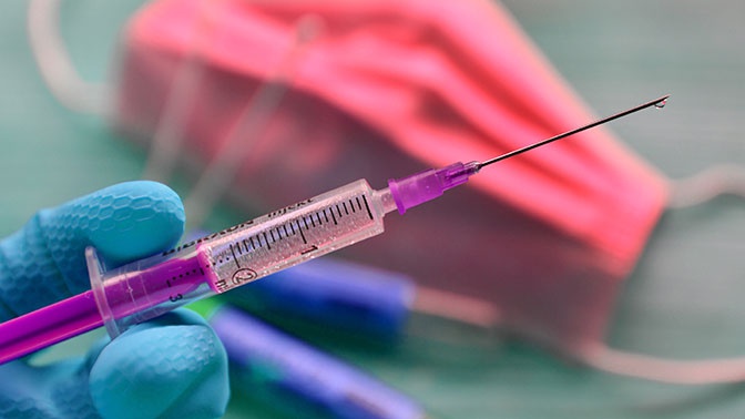 Собянин назвал сроки массовой вакцинации от коронавируса