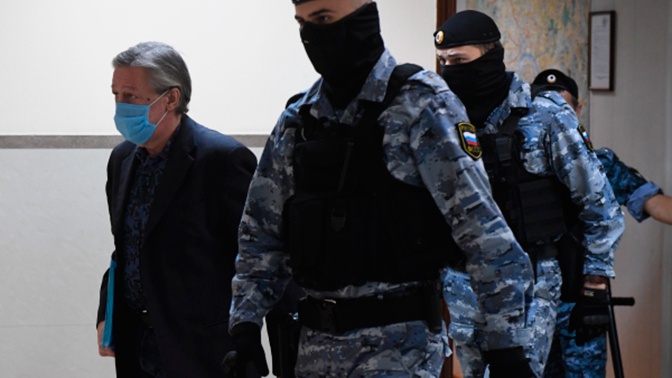 Мосгорсуд смягчил приговор Михаилу Ефремову Мосгорсуд смягчил приговор Михаилу Ефремову
