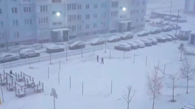Всю ночь шел снег похолодало. Белая пелена снега. Снегопад в Новосибирске фото. Снег в Новосибирске 17 апреля. Виды города. Белая пелена фото.