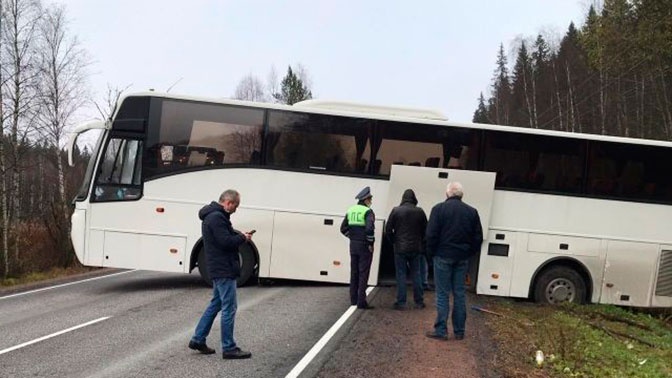 Автобус с туристами попал в ДТП в Карелии Автобус с туристами попал в ДТП в Карелии