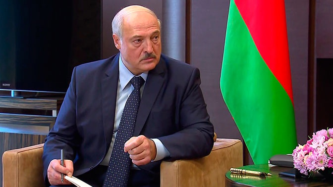 Лукашенко пообещал белорусам новую конституцию «без ломки и катастроф»