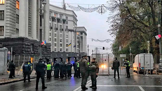 Здание Верховной рады оцепили после звонка о бомбе Здание Верховной рады оцепили после звонка о бомбе