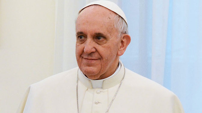 Ватикан расследует появление лайка папы римского под откровенным фото модели