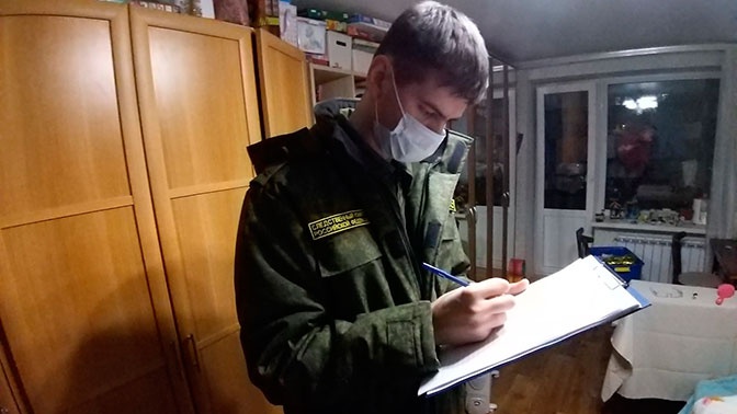 СК завел уголовное дело после жестокого убийства женщины и ее дочери в Саратове СК завел уголовное дело после жестокого убийства женщины и ее дочери в Саратове