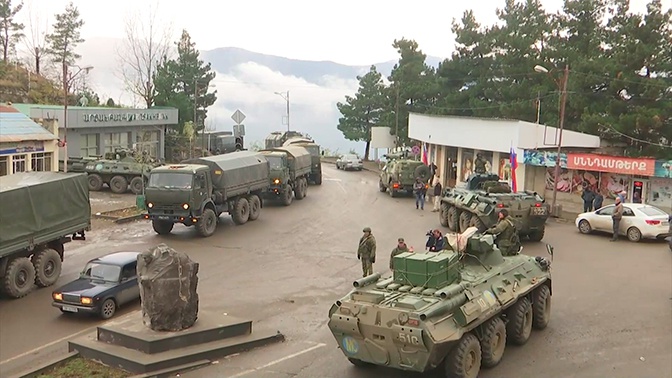 Российские миротворцы обеспечивают безопасность движения по Лачинскому  коридору в Карабахе: видео