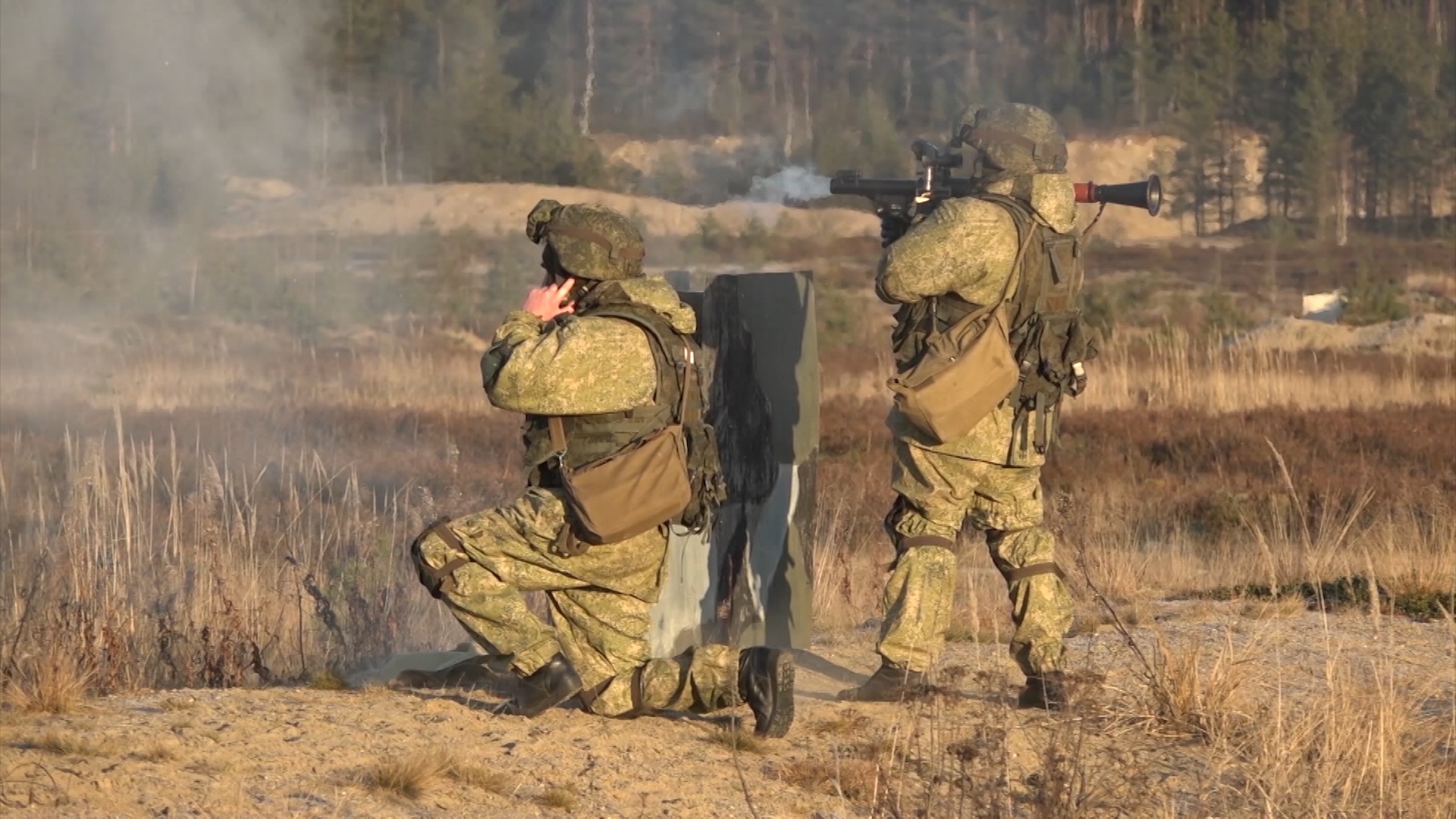 Военное мнение. Стрельба из РПГ 7. Стрельба из РПГ лежа. Стрельба из РПГ 7 лежа. Отражение атаки противника ведение огня по противнику.