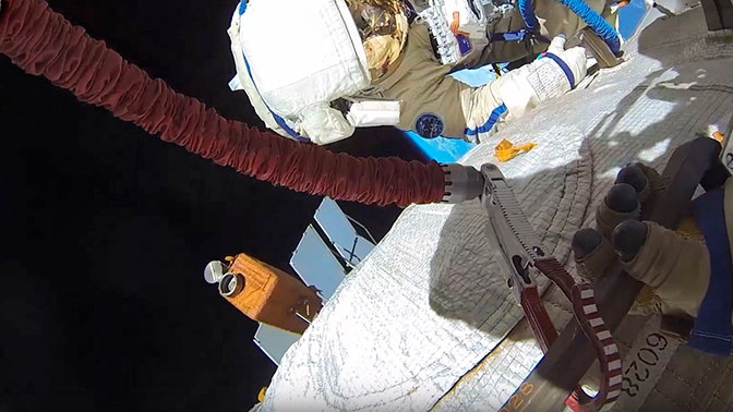Три минуты в открытом космосе: российский космонавт опубликовал захватывающее дух видео