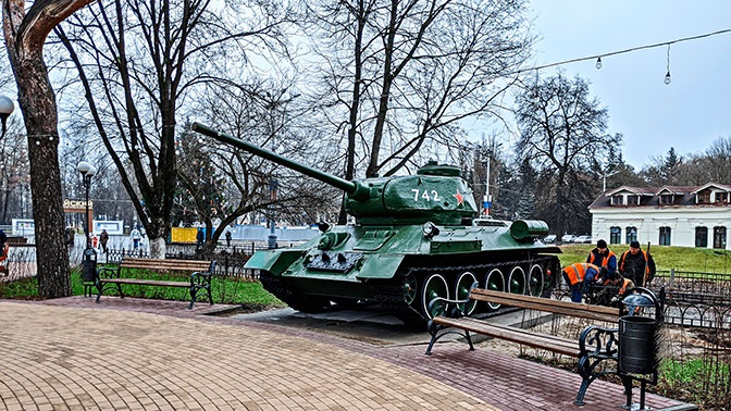 Суд запретил вывозить танк Т-34 из сквера Морозова в Брянске
