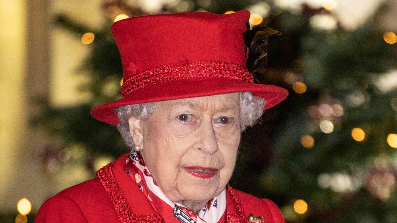 «Ночь темна перед рассветом»: Елизавета II подбодрила британцев в Рождество