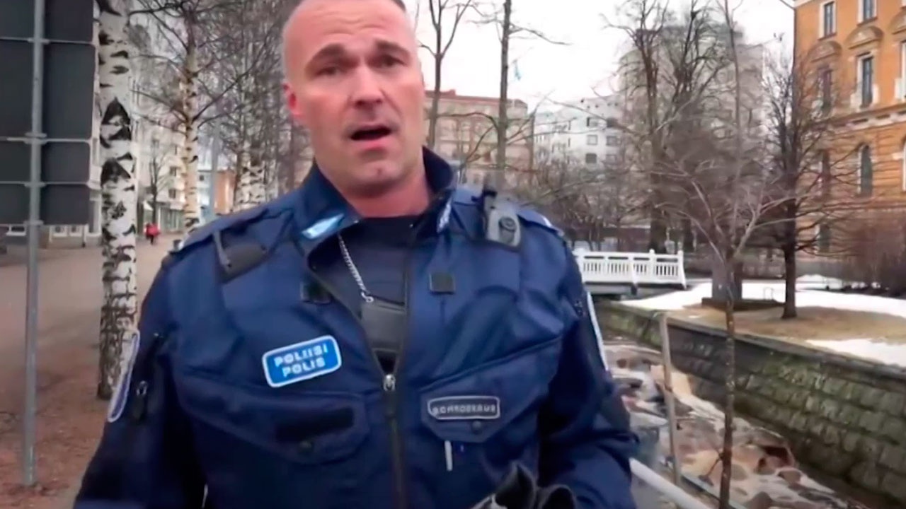 «Поющий» полицейский из Финляндии записал альбом на русском языке