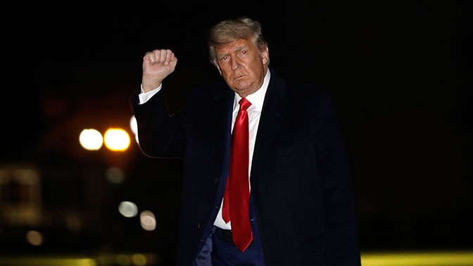 Трамп назвал «охотой на ведьм» призывы к импичменту Трамп назвал «охотой на ведьм» призывы к импичменту