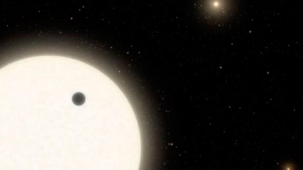 Обнаружена первая во Вселенной планета с тремя солнцами