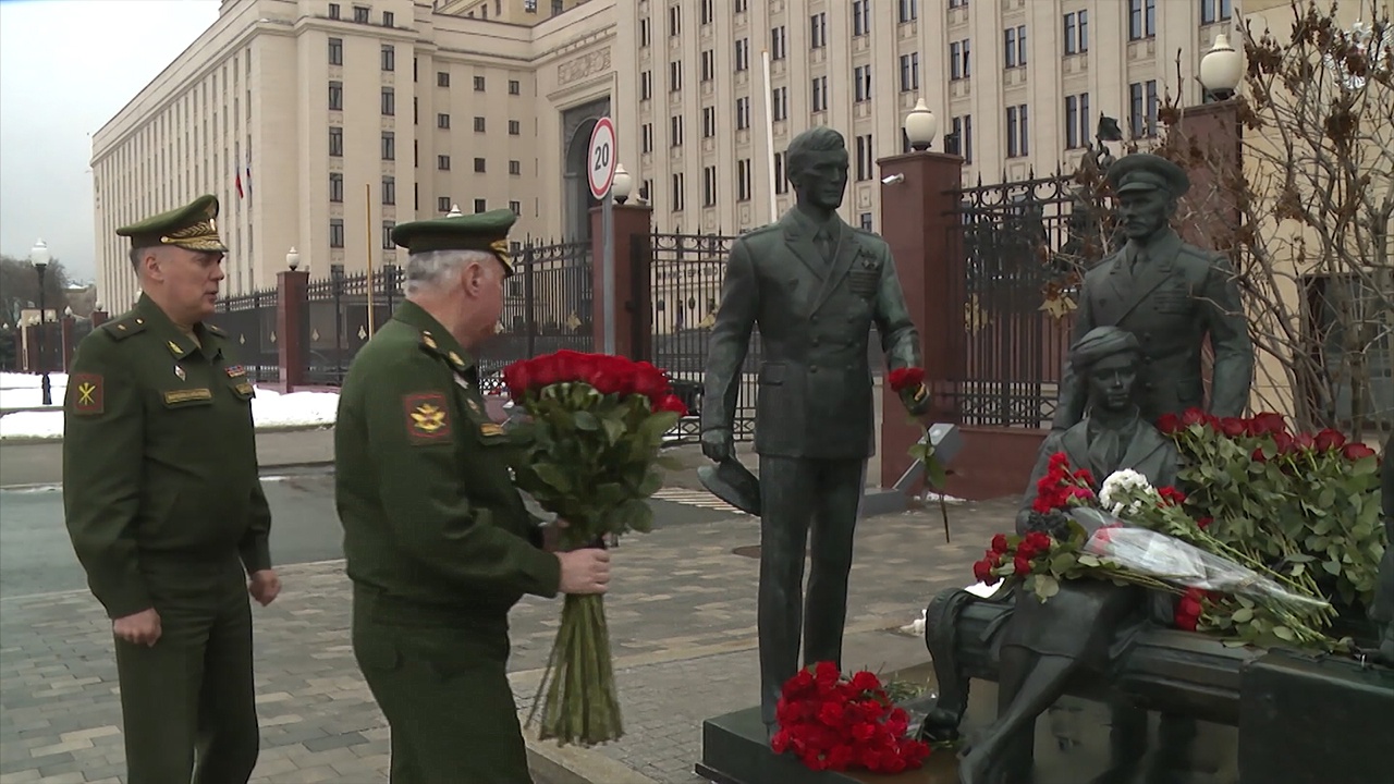 Офицеры памятник в москве