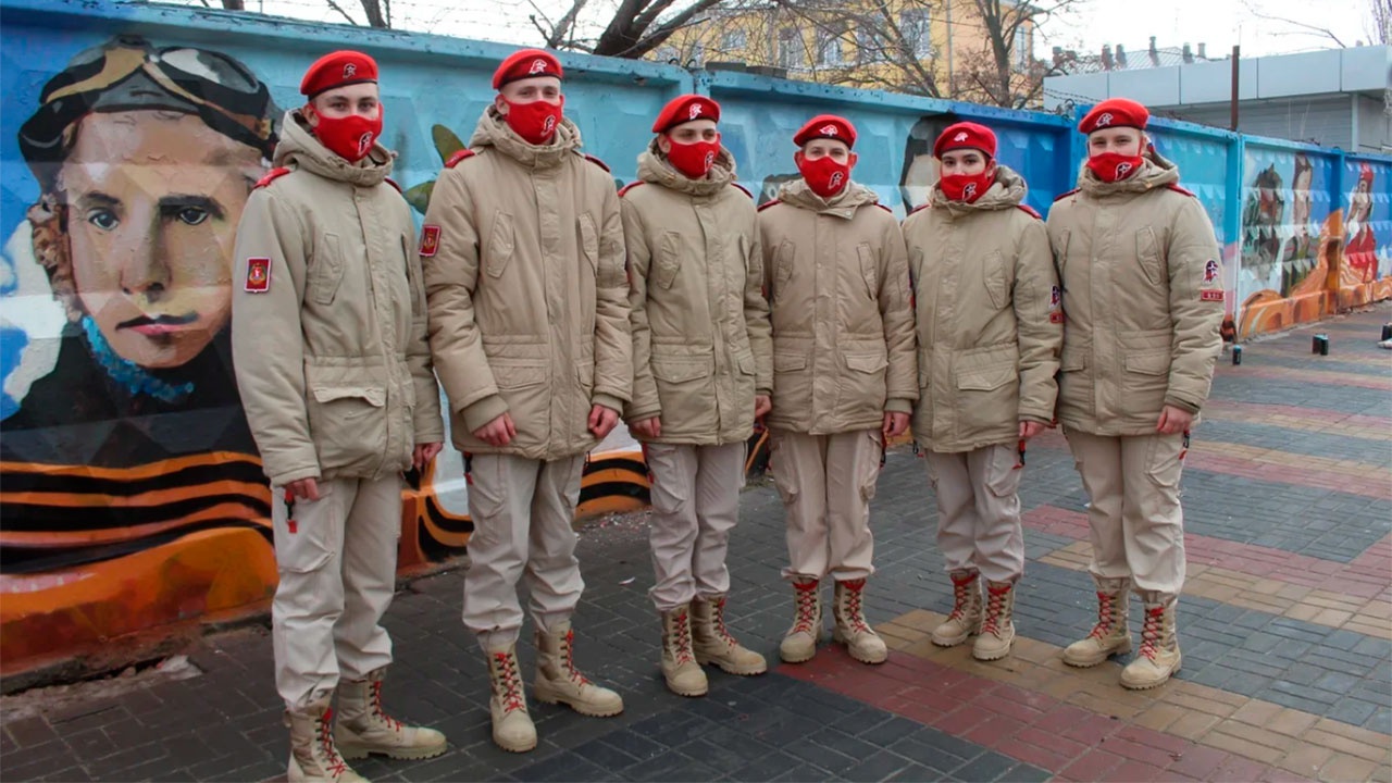 Сделано в волгограде. Граффити Победы Юнармия. Граффити Победы Волгоград.