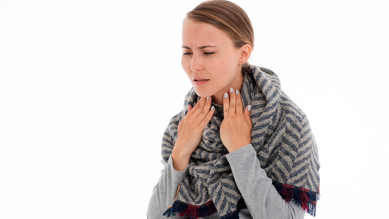 Мясников назвал случай, при котором боль в горле может быть смертельно опасна
