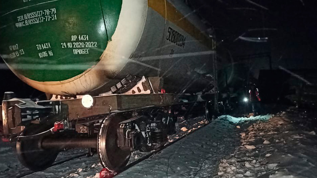 Какой поезд сошел с рельс воркута. Сход вагонов в Шахунье. Сход 30 вагонов Новосибирск. 8 Вагонов.