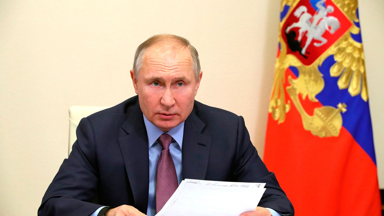 В Кремле рассказали, когда Путин может вернуться к очному формату работы