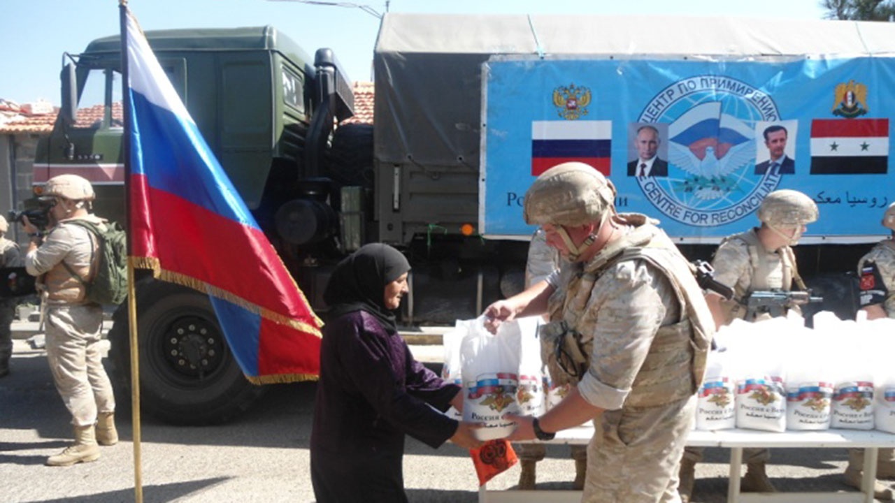 Военные РФ раздали продукты жителям сирийского села, потерявшим кормильцев