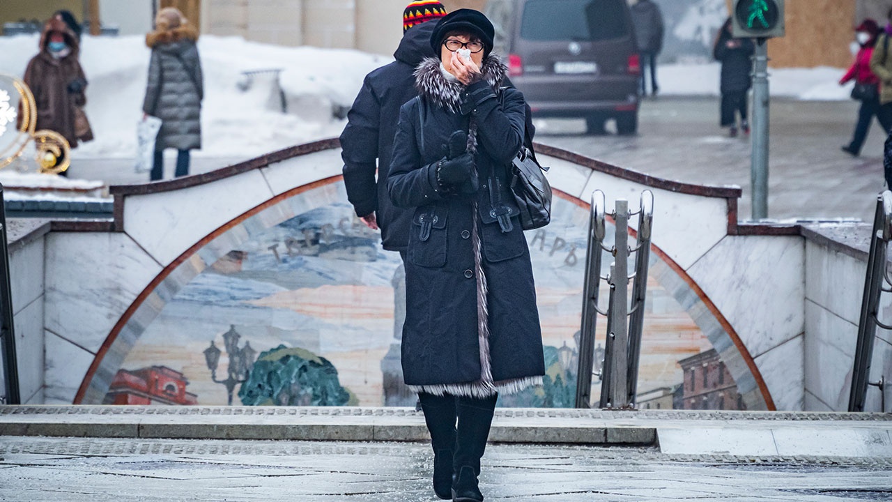 Там сейчас прохладно. Холод в Москве. Самый холодный день. Холодно. Холодно в Москве.