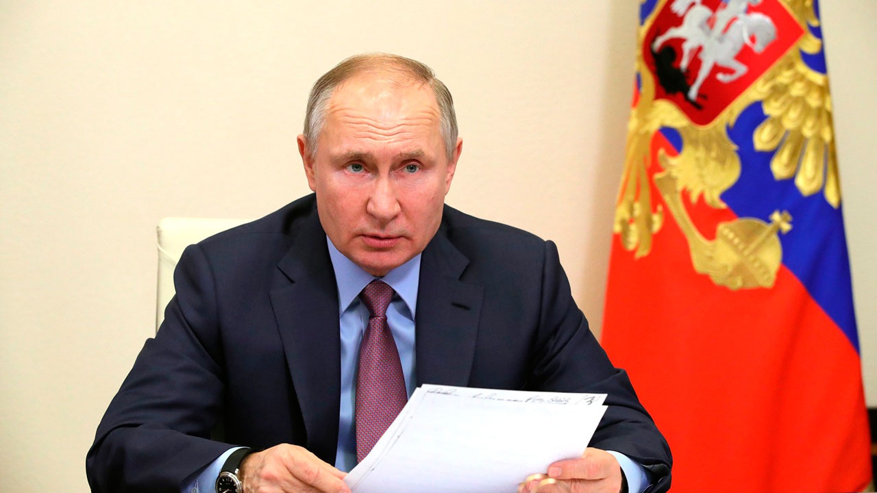Путин подписал закон о запрете на высадку детей-безбилетников из .