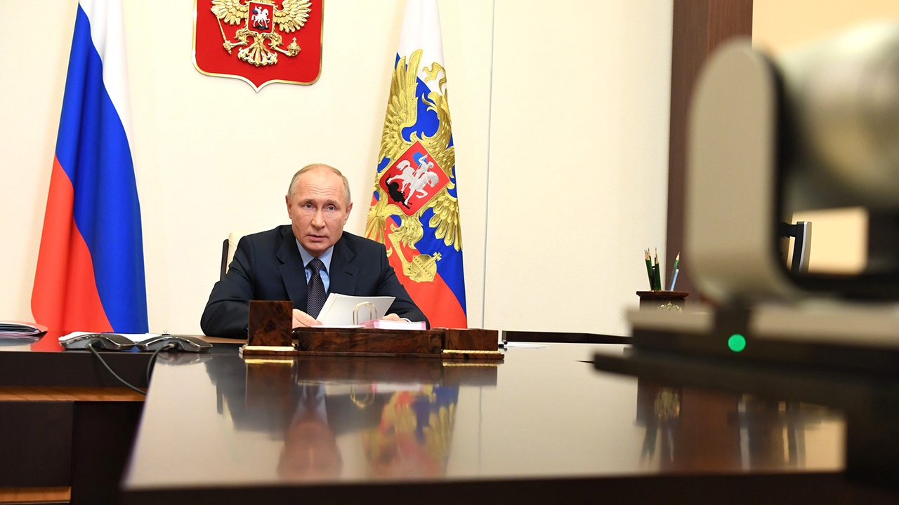 Путин подписал указ об увеличении детских выплат для малоимущих семей