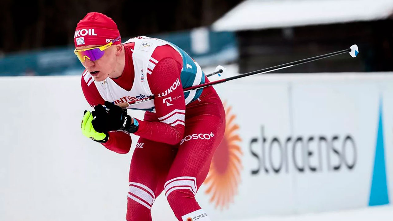 Лыжник Александр Большунов победил в масс-старте на этапе Кубка мира