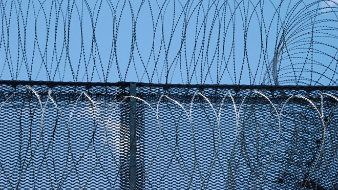 Три звезды из пяти: англичанин написал отзыв на комнату для задержанных в полицейском участке Три звезды из пяти: англичанин написал отзыв на комнату для задержанных в полицейском участке