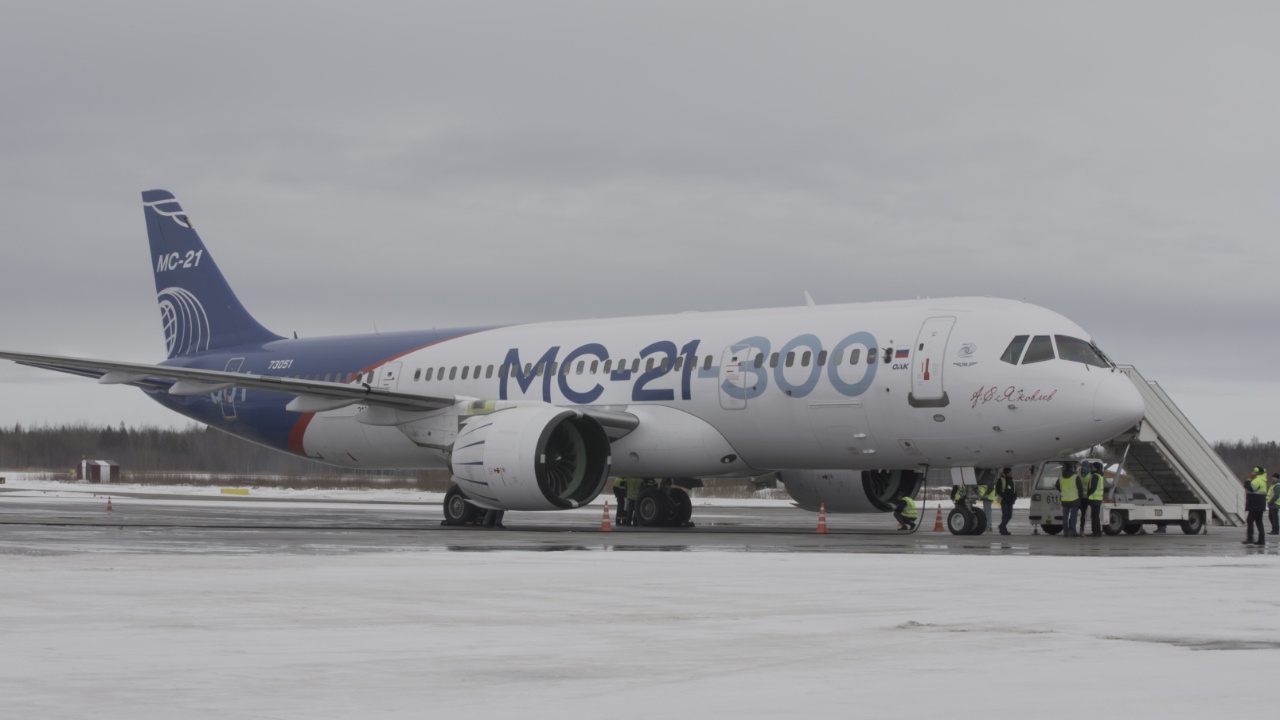 Самолет МС-21 прилетел в Архангельск для прохождения испытаний на обледенение