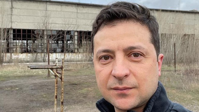 Зеленский опубликовал селфи из Авдеевки Зеленский опубликовал селфи из Авдеевки