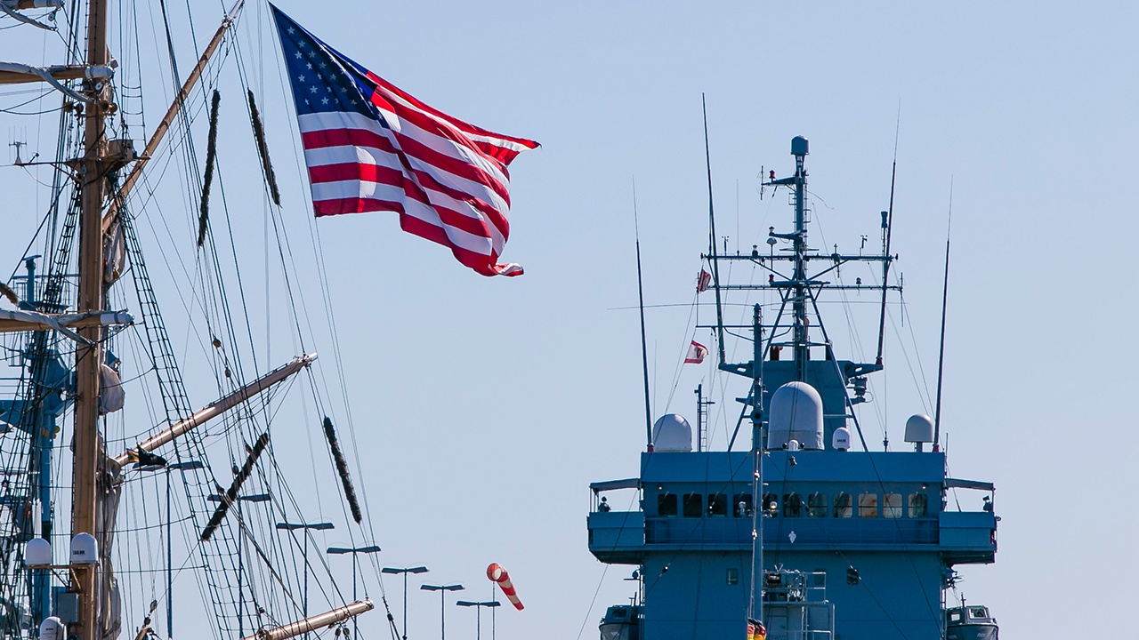 СМИ: США предупредили Турцию о проходе двух военных кораблей через Босфор