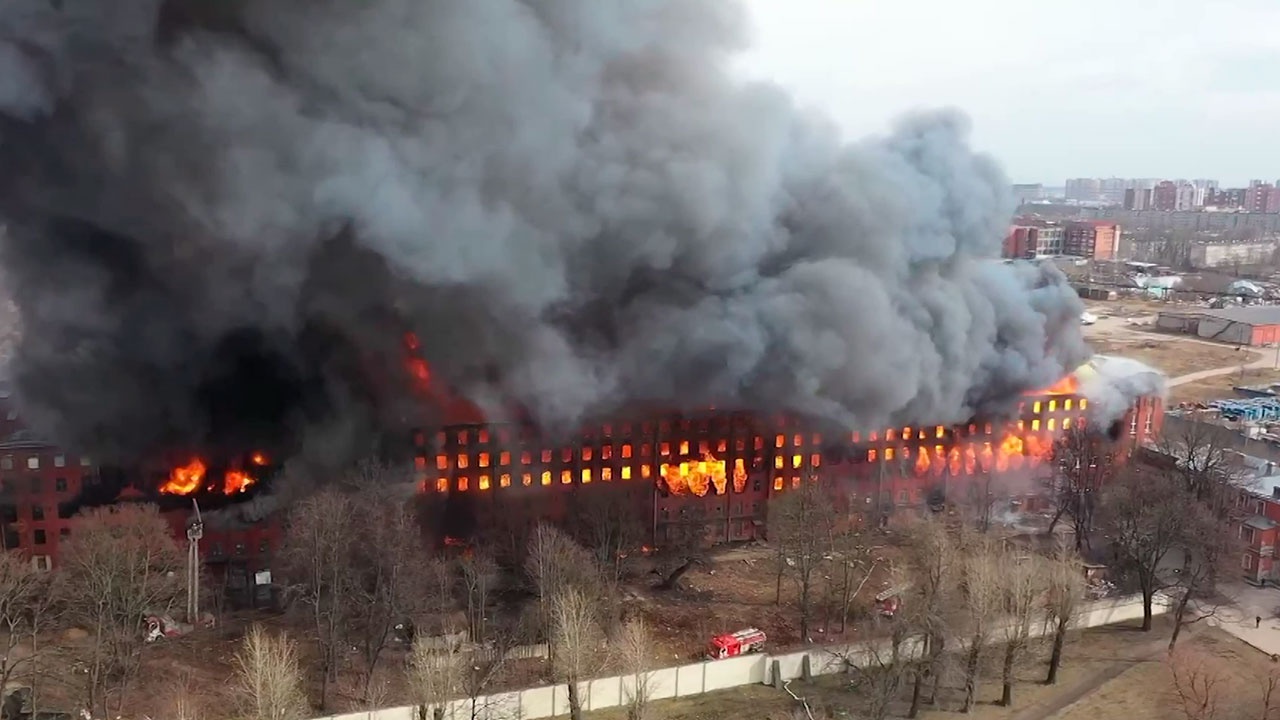 Пожар под питером сейчас. Пожар в Санкт-Петербурге. Пожар в Санкт-Петербурге 19.11.2022. Пожар в Санкт-Петербурге вчера. Пожар в СПБ вчера.