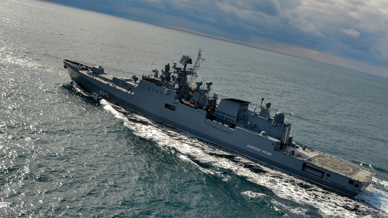 Более 20 российских кораблей провели учения со штурмовиками в Черном море