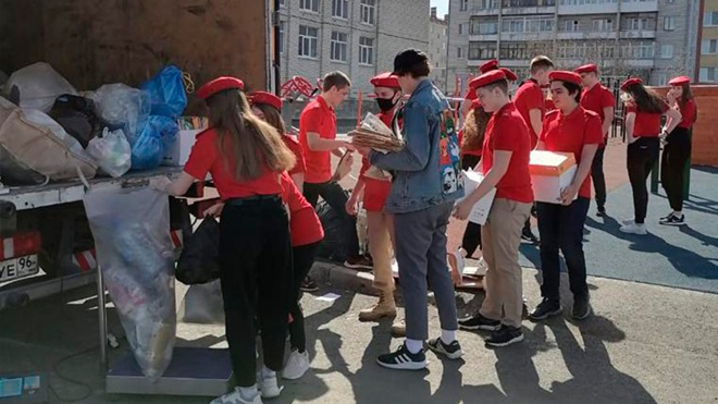 В Свердловской области высадился экологический десант юнармейцев В Свердловской области высадился экологический десант юнармейцев