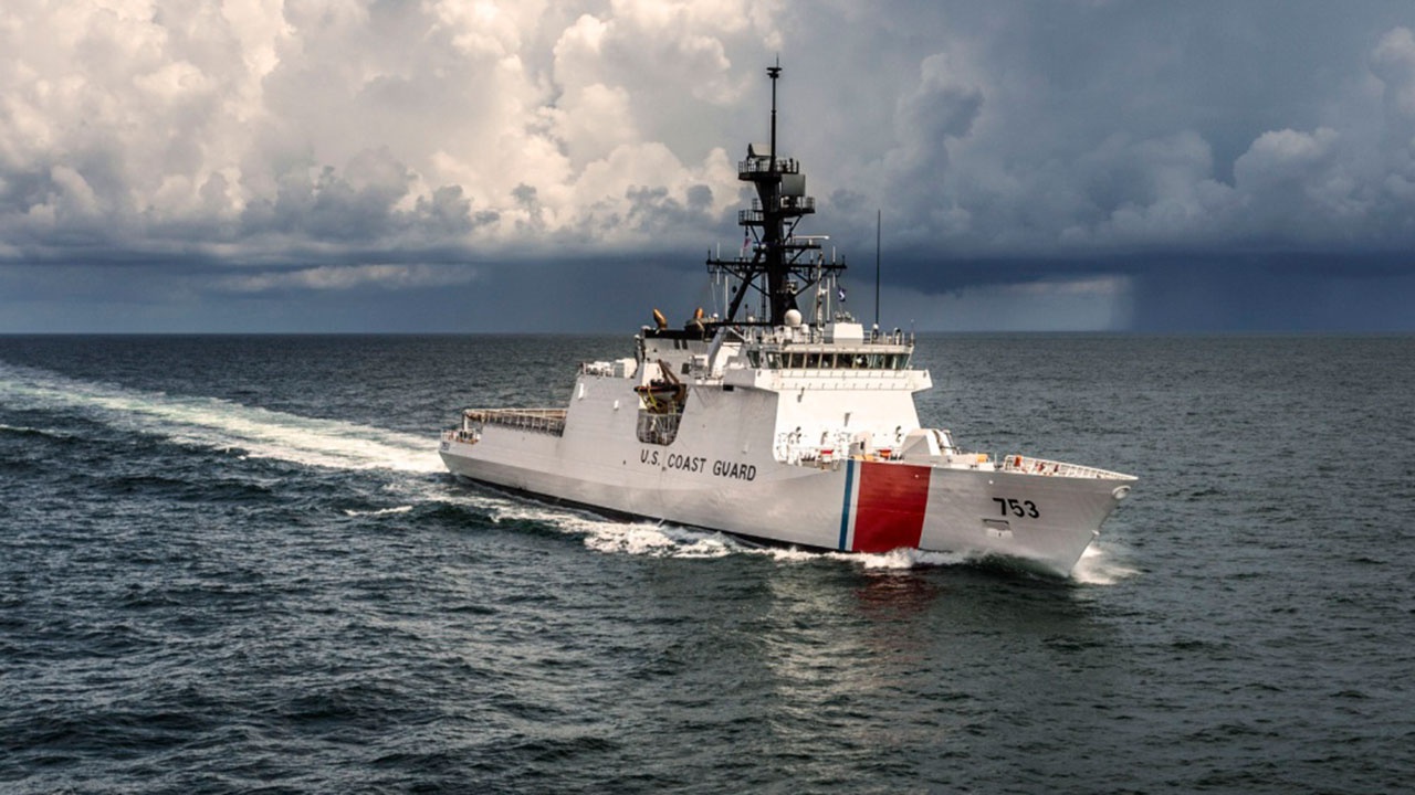 Силы ЧФ РФ следят за кораблем ВМС США «Гамильтон» в Черном море