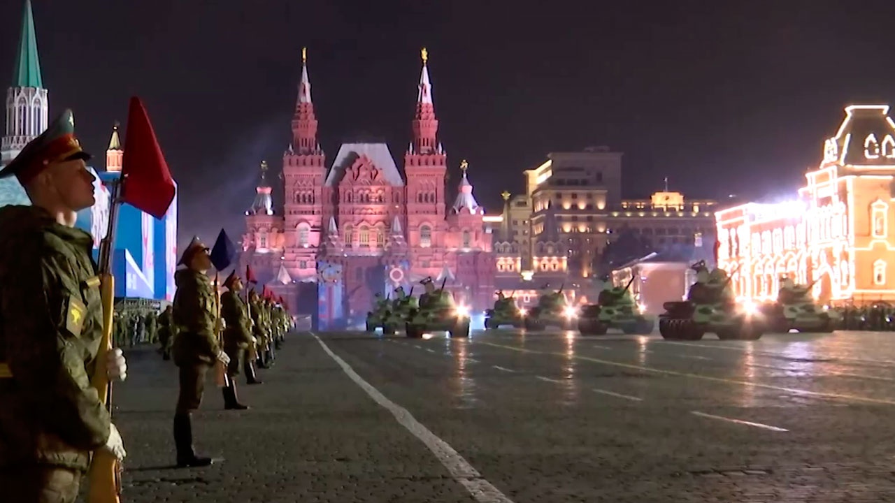 Когда состоялся военный парад на красной площади. Ночная репетиция парада 2021 в Москве. Репетиция в Москве парада 9 мая 2021. Первая ночная репетиция парада Победы 2021. Репетиция парада Победы 2022 в Москве.