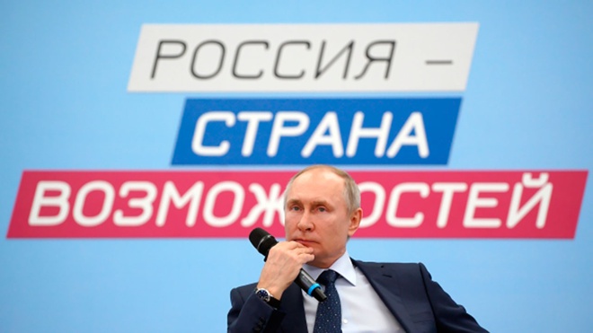 Путин поручил разработать механизм выдачи вида на жительство в упрощенном порядке финалистам конкурса «Россия-страна возможностей» Путин поручил разработать механизм выдачи вида на жительство в упрощенном порядке финалистам конкурса «Россия-страна возможностей»