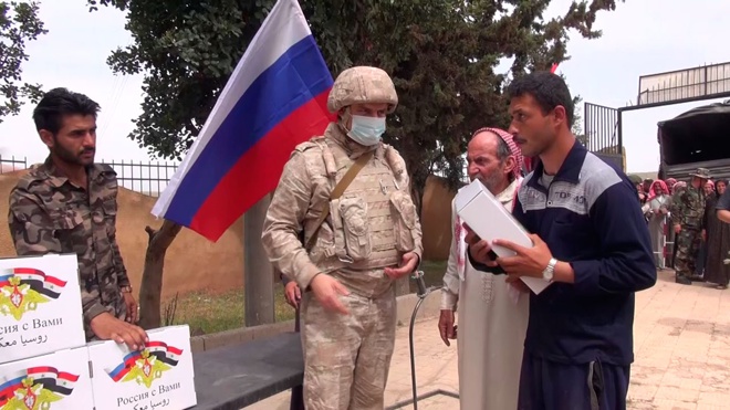 Российские «Камазы» доставили гуманитарную помощь в поселок Ассан в Алеппо Российские «Камазы» доставили гуманитарную помощь в поселок Ассан в Алеппо