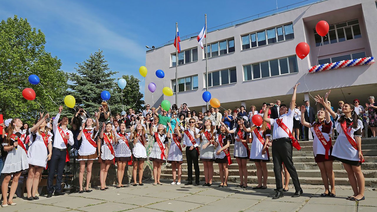 Российских выпускников призвали отказаться от запуска воздушных шаров