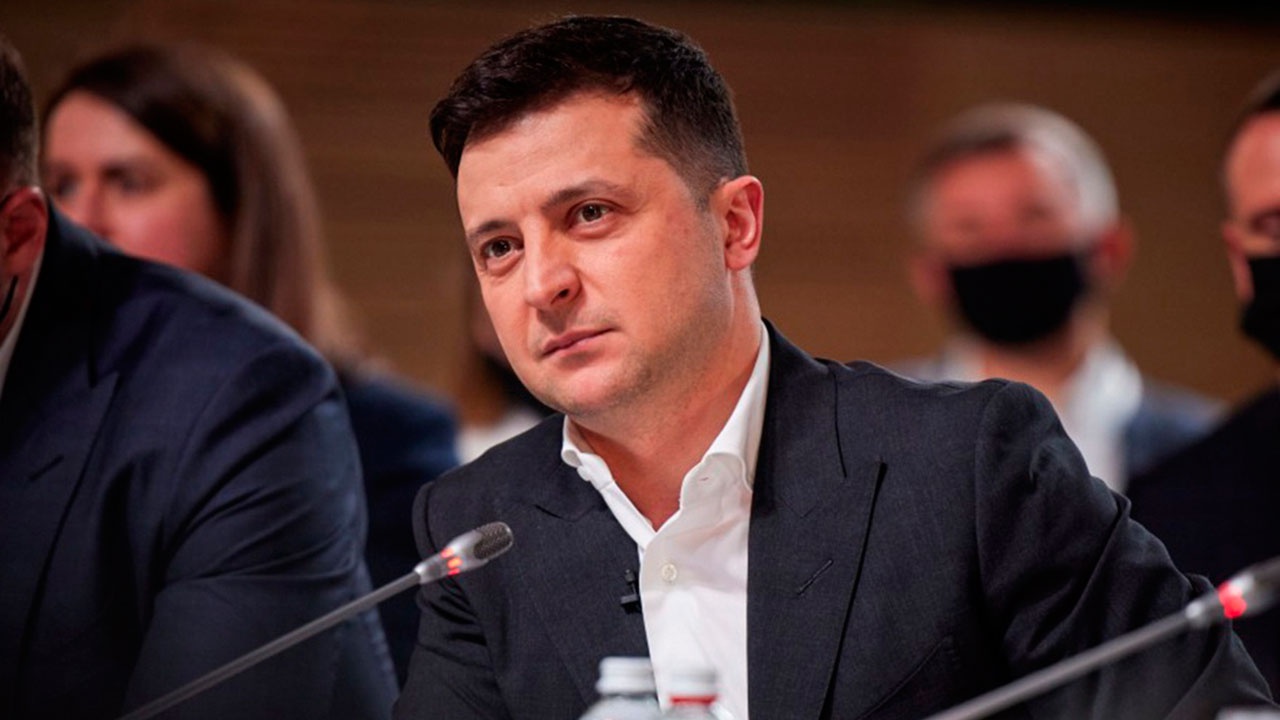 Зеленский предложил решить судьбу Донбасса на референдуме Зеленский предложил решить судьбу Донбасса на референдуме