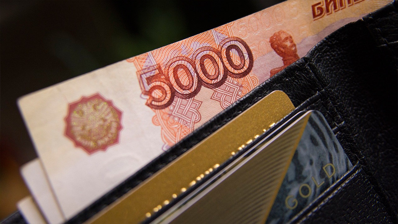 Неизвестный с помощью фальшивых купюр украл более миллиона рублей в Москве