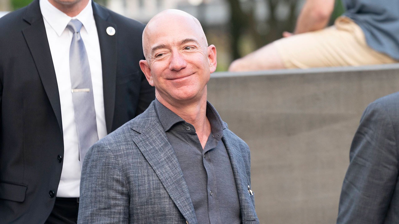«Это сентиментально для меня»: основатель Amazon Джефф Безос покинет пост генерального директора компании