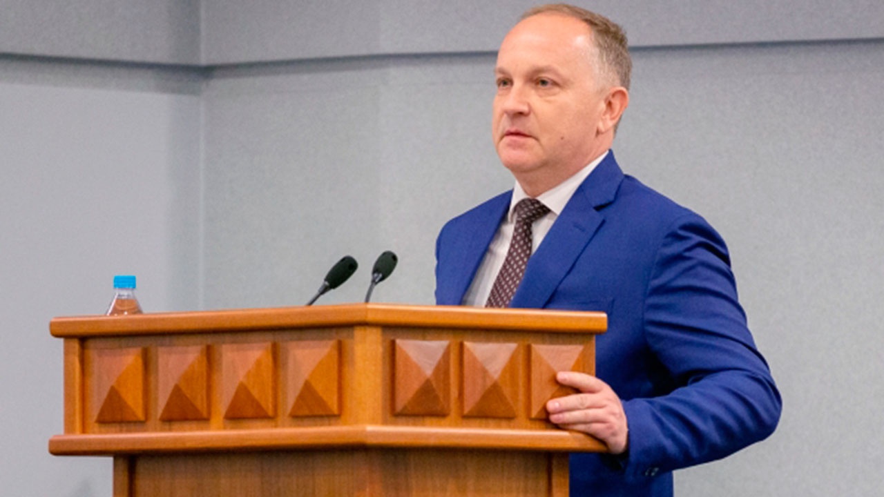 Дума Владивостока приняла отставку мэра Олега Гуменюка