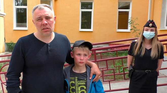 Найденного в тайге мальчика передали отцу Найденного в тайге мальчика передали отцу