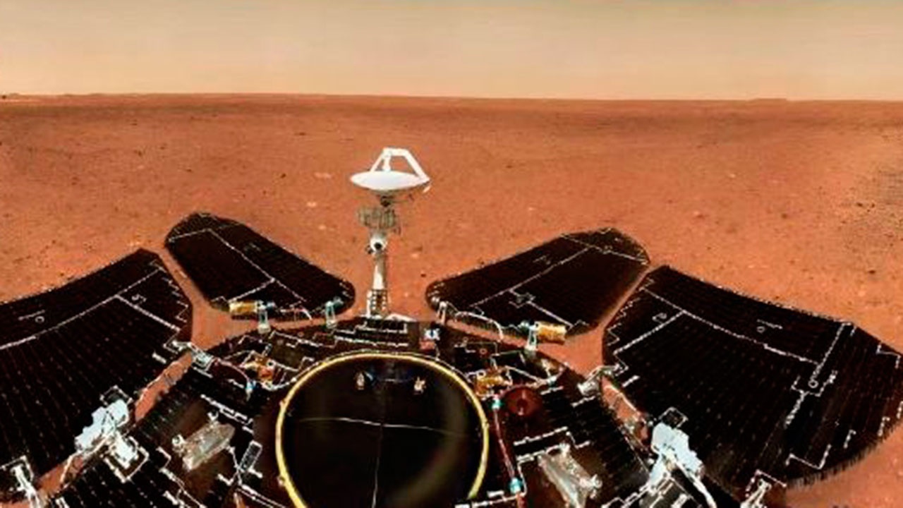 Китайский марсоход «Чжужун» прислал селфи с Марса - ТРК Звезда Новости,  11.06.2021