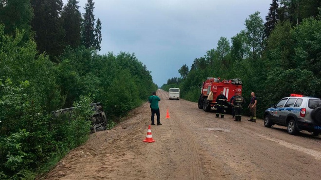 В Подпорожье в Ленинградской области перевернулся автобус с 45 пассажирами, десять госпитализированы В Подпорожье в Ленинградской области перевернулся автобус с 45 пассажирами, десять госпитализированы
