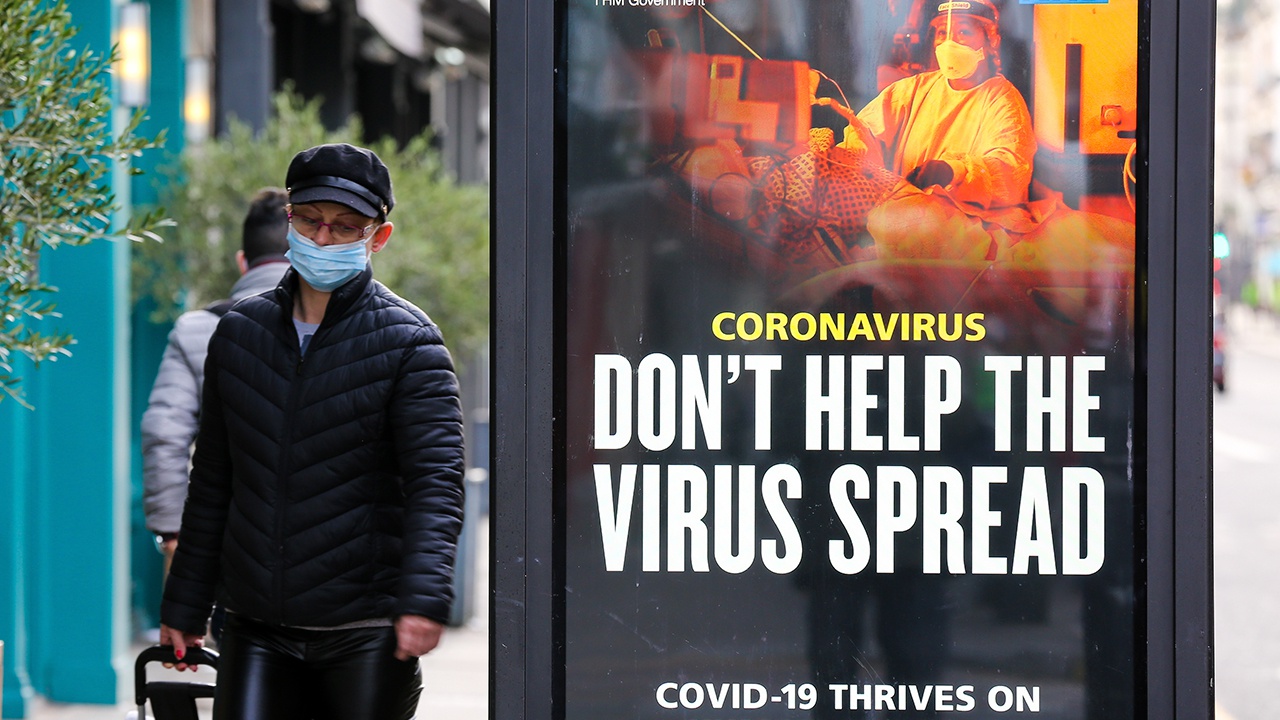 В Англии продлили ограничения, связанные с коронавирусом
