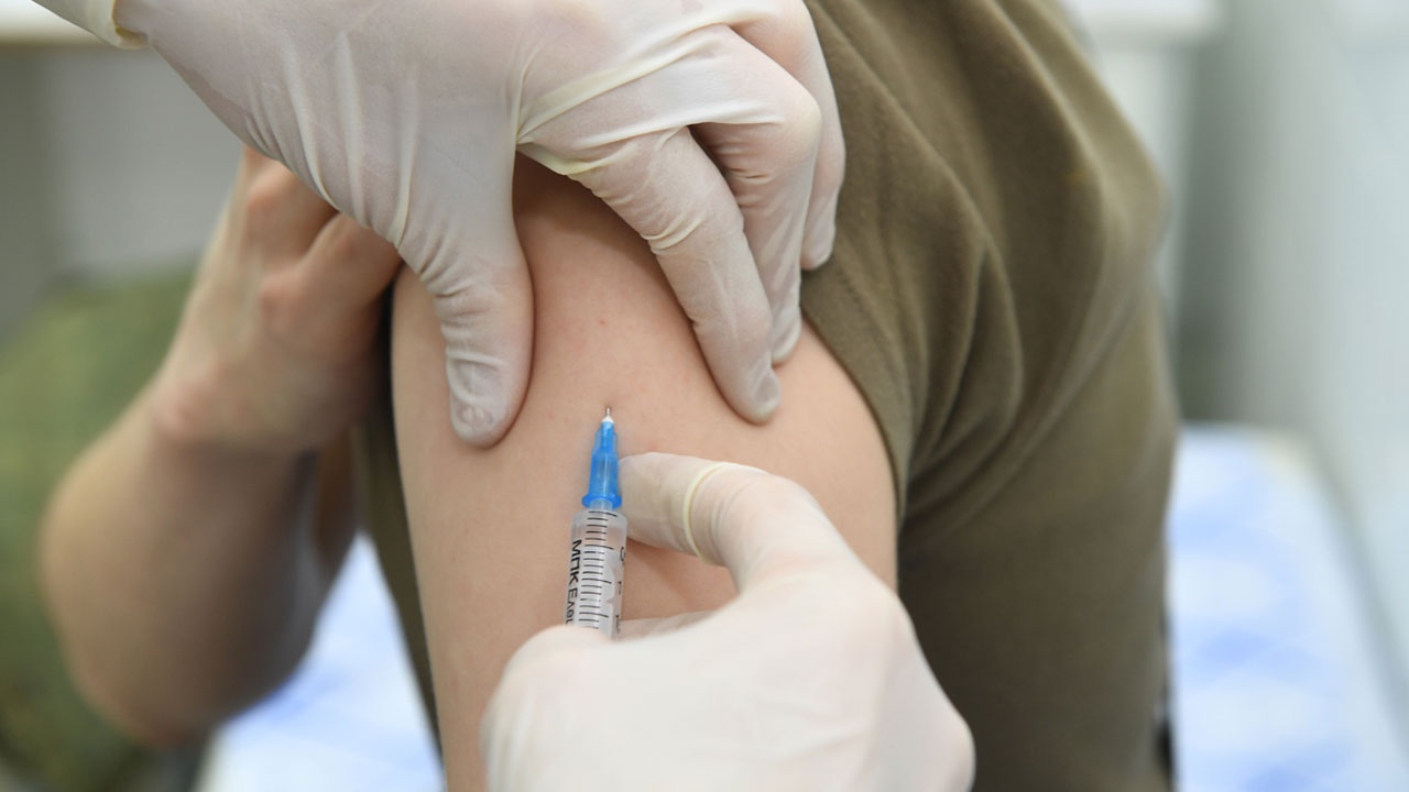 Мурашко заявил, что проходить тест на антитела перед вакцинацией от COVID-19 не нужно