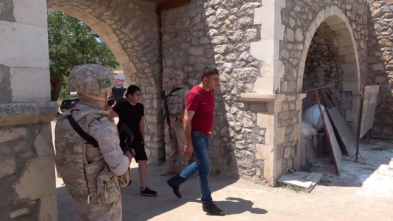 Более 100 паломников прибыли в монастыри в Карабахе в сопровождении миротворцев РФ - Vimarsana News