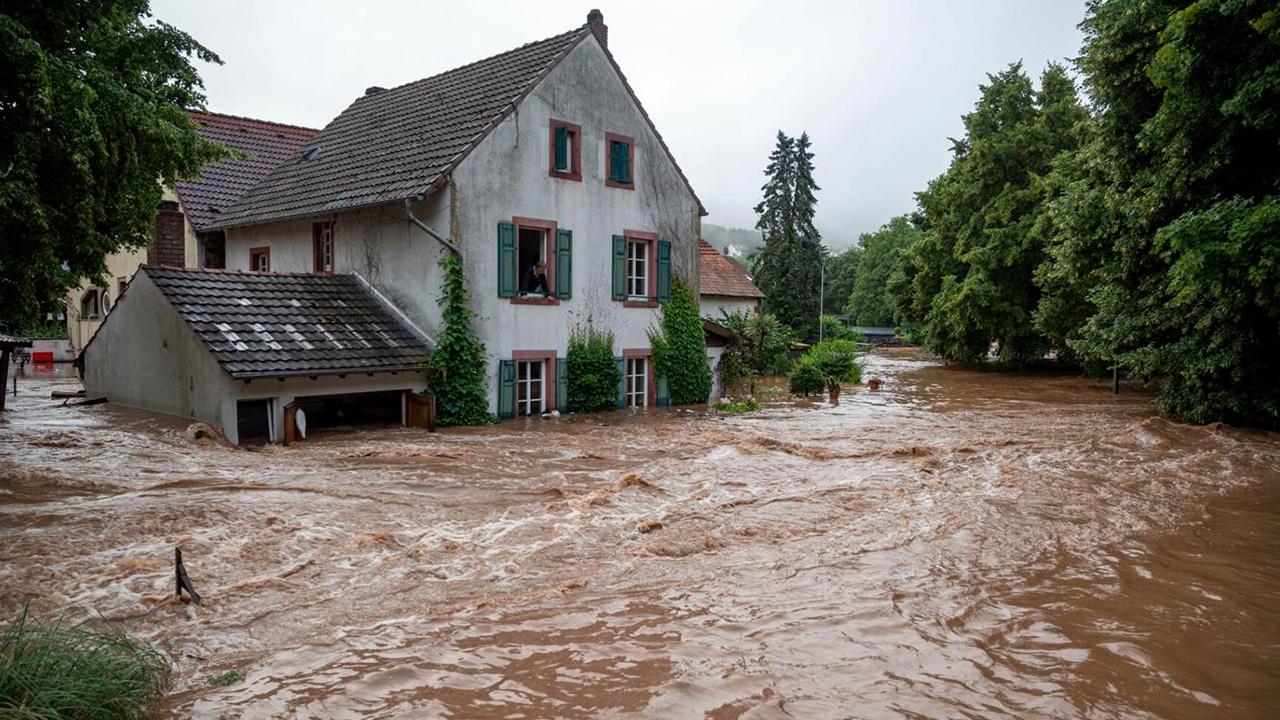 Немцам оставшимся без жилья из за наводнения построят дома за счет бюджета