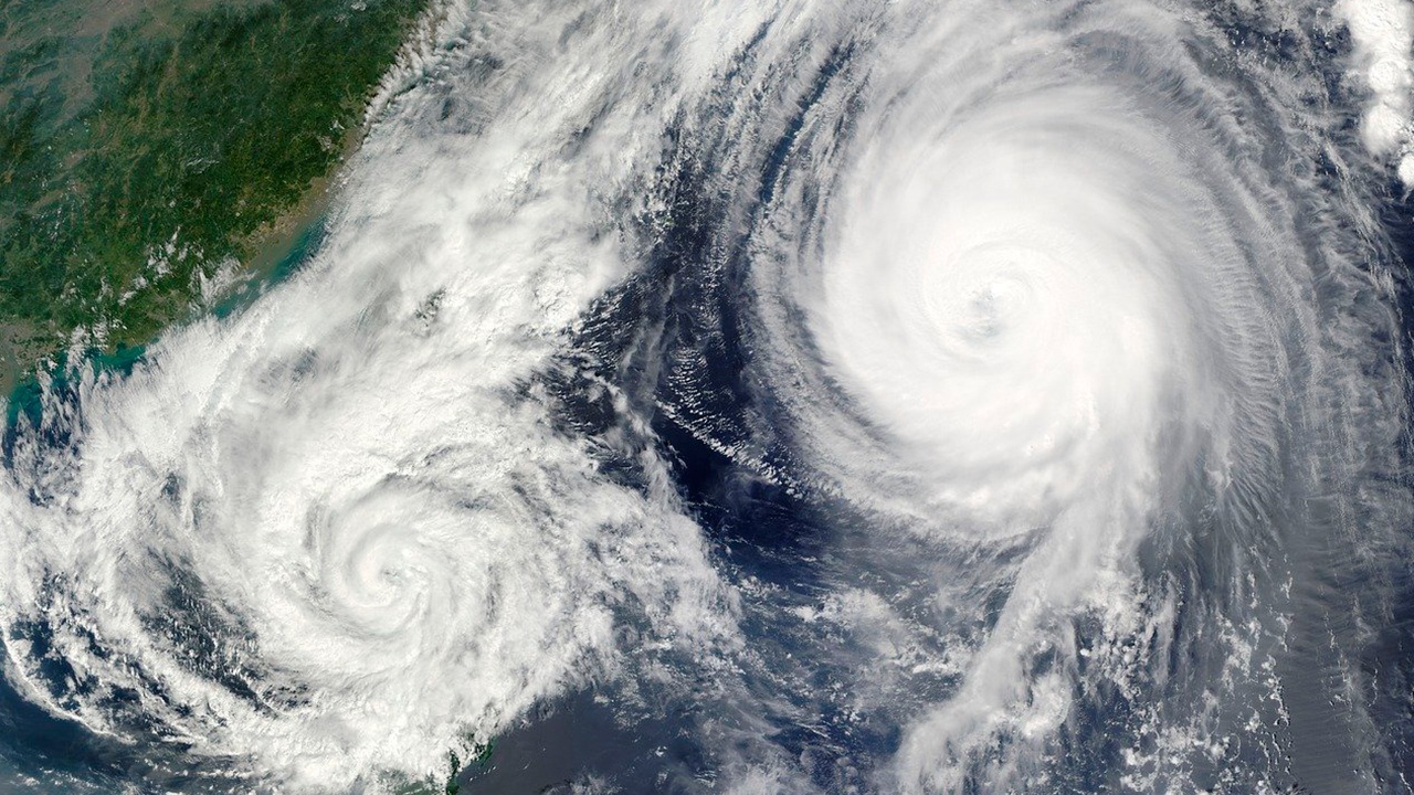 Аварии судов и разлив нефти: власти Дальнего Востока предупредили о надвигающемся тайфуне 